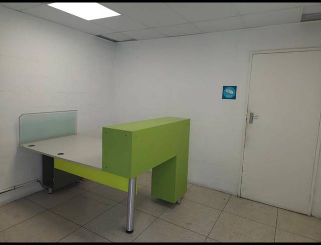 INDUSTRIAL PROPERTY TO RENT IN PAROW EAST